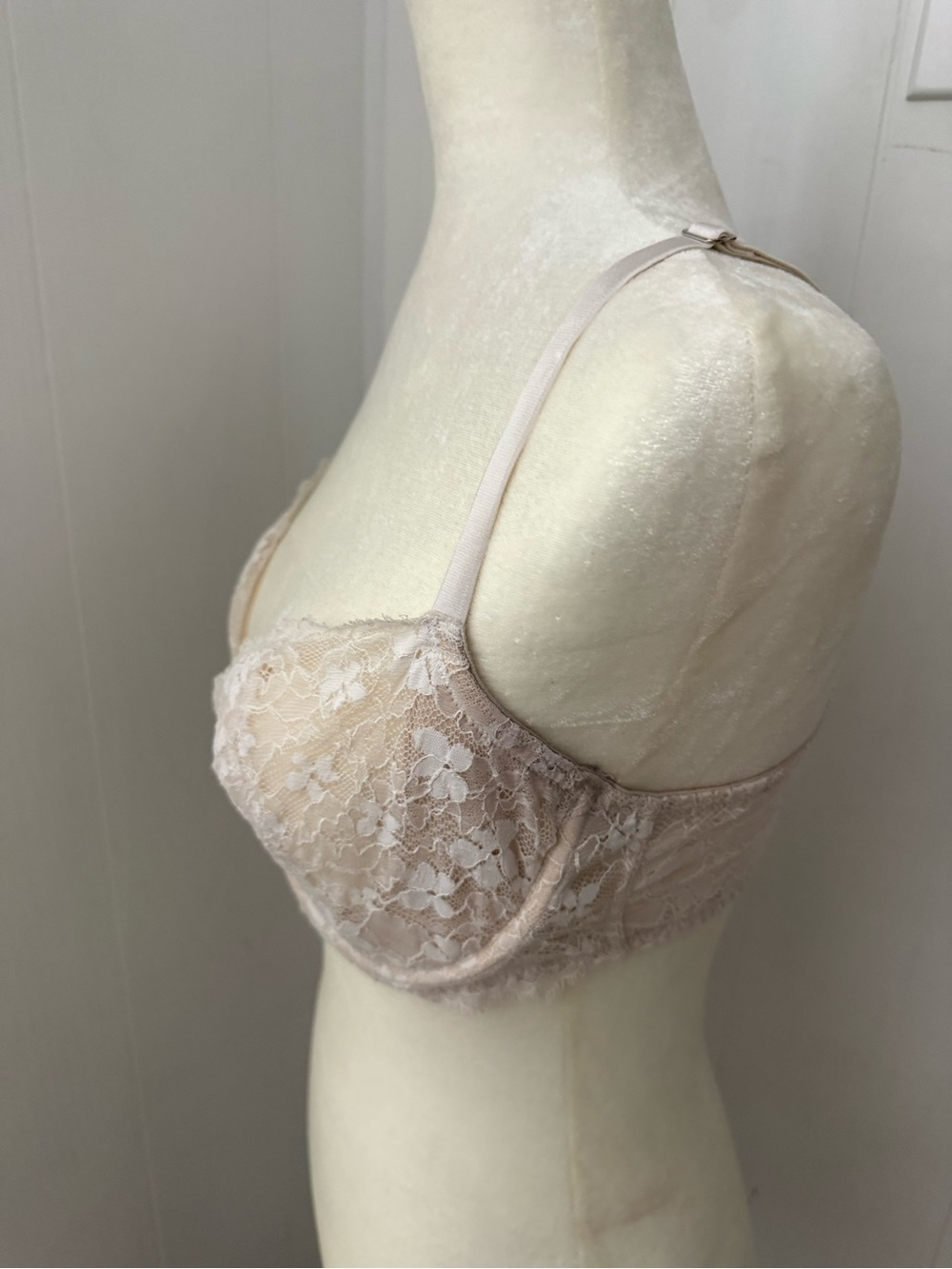 VICTORIA’S SECRET Push Up Bra Non Padding Lace Cream 36DD - Picture 3 of 10